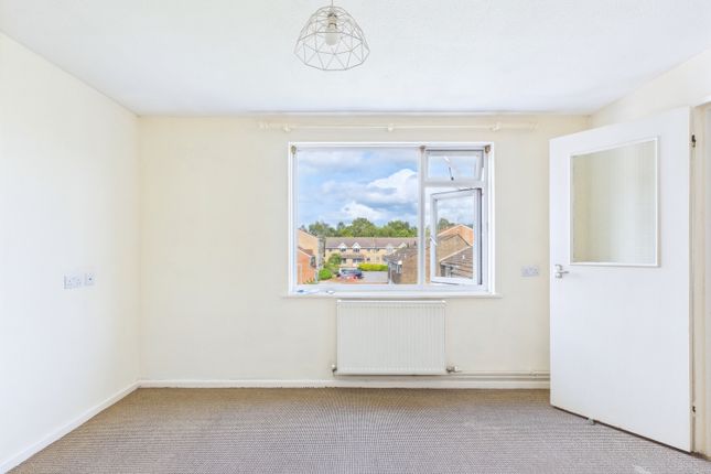 Flat 7, Daniel Gooch House, Rodbourne Road, Swindon photo 3