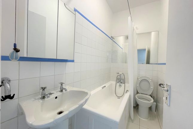 164, High Road Flat B First Floor Flat, London photo 5