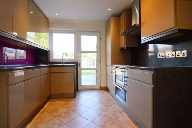 3 Lavington Drive, Gloucester photo 4