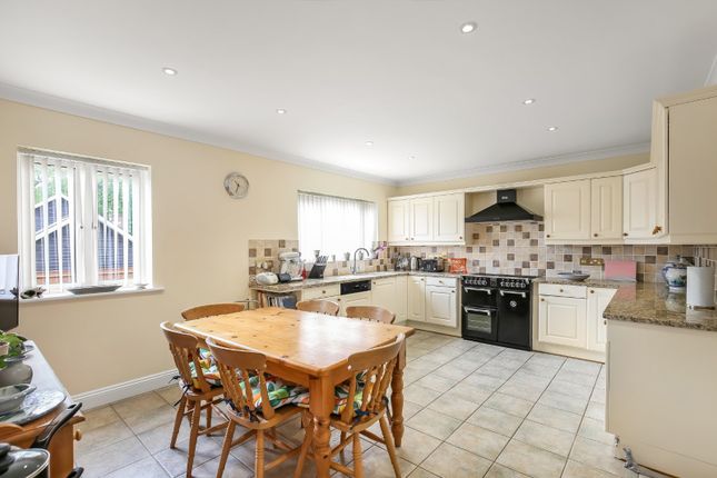 2, Nahalsen Close, Salisbury photo 3