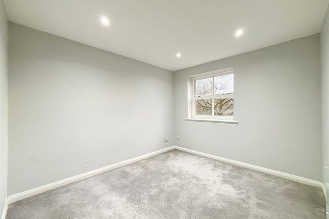 Flat 22, The Rowans, Wayletts, Leigh-On-Sea photo 3