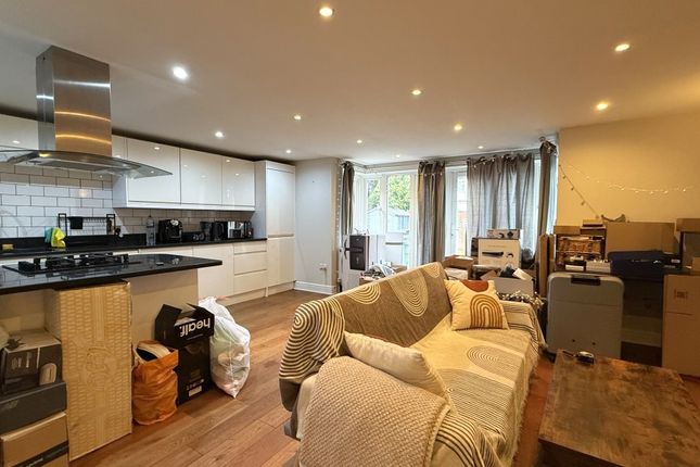 Flat 1, 12 Aldershot Road, Guildford photo 2