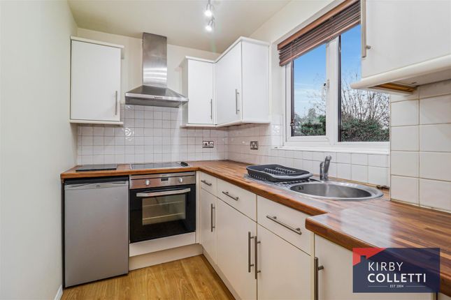 76, Parrotts Field, Hoddesdon photo 4