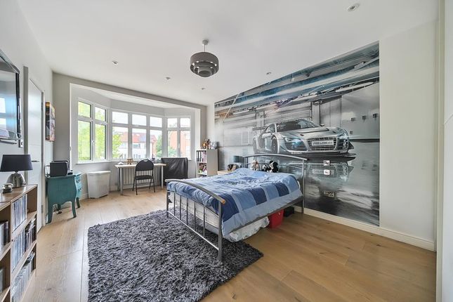 15 WICKLIFFE AVENUE, Wickliffe Avenue, London photo 4