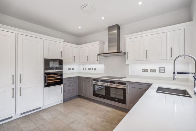 14, Portland Crescent, Marlow photo 2