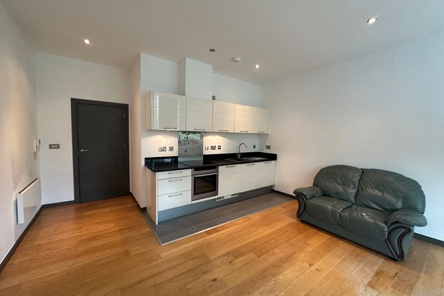 Thumbnail Flat to rent in Abbey Park Road, Leicester