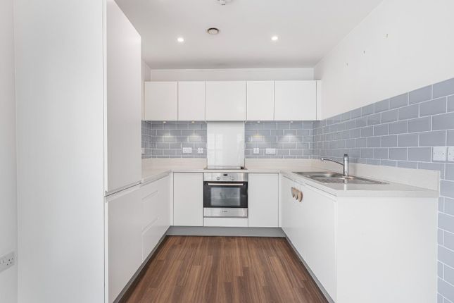 Flat for sale in Clovelly Place, Greenhithe