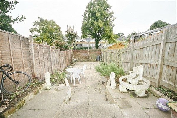 Terraced house to rent in St James Crescent, Brixton