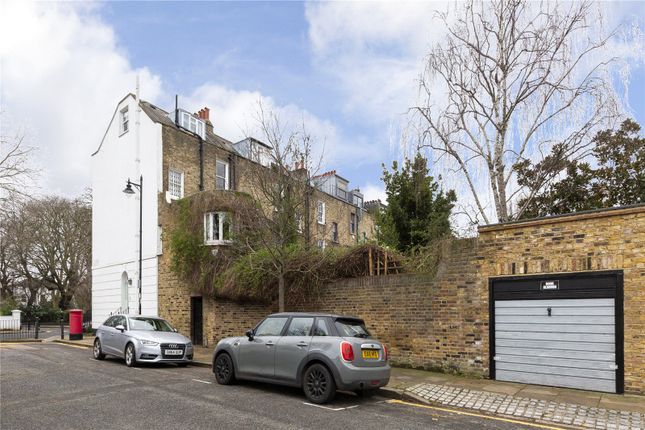 End terrace house for sale in Thornhill Road, London