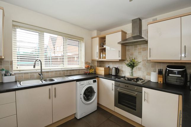 45, Pavillion Gardens, North Hykeham, Lincoln photo 4