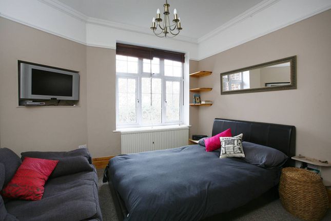 Flat for sale in Moreland Court, Child's Hill, London