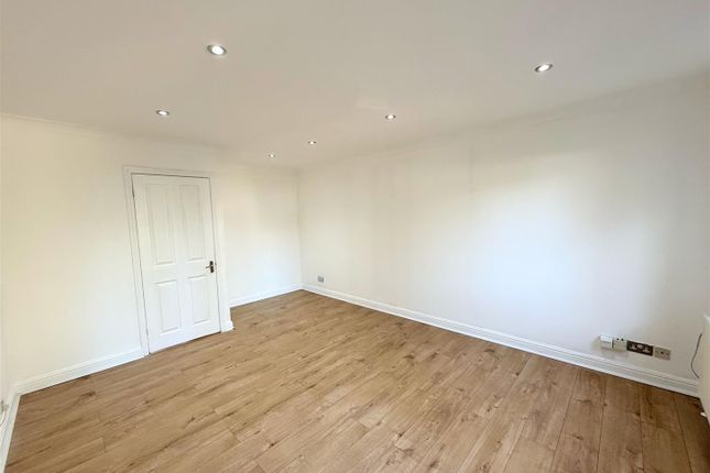 Grenville Place, Mill Hill photo 2