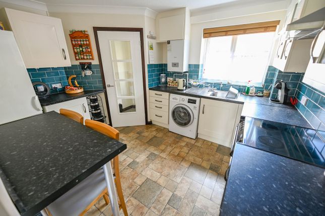 10, Old Manor Close, Wimborne photo 4