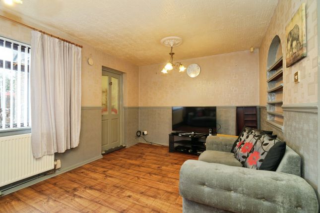 10, Peatfield Avenue, Manchester photo 2