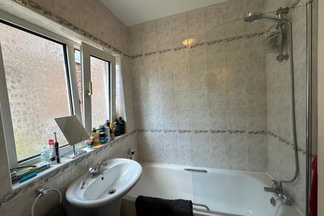 206, Locket Road, Harrow photo 5