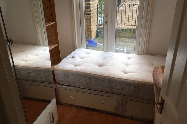 Room to rent in Very Near Seaford Road Area, Ealing Northfields Area