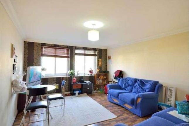 Flat to rent in The Pavilion, Gravesend