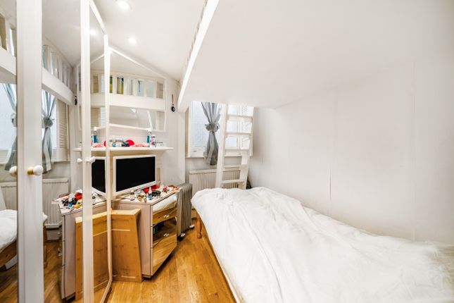 Flat for sale in Brook Green, London