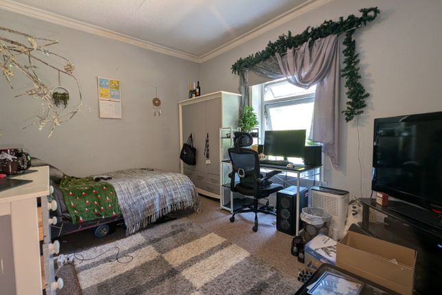 Flat 2, 70, St Johns, Kent photo 5