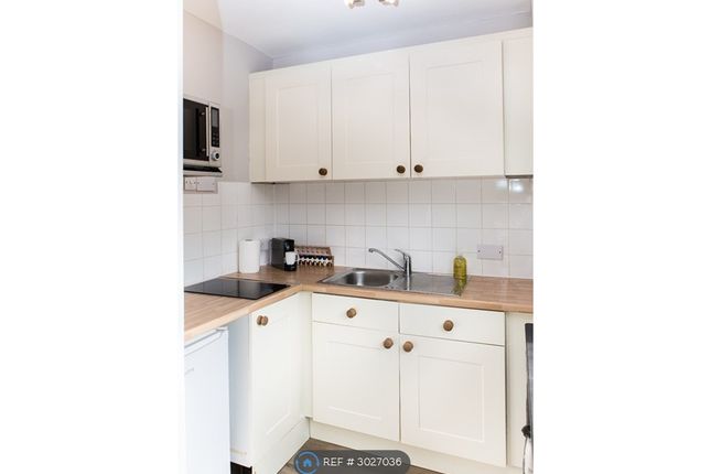 Flat, Rothesay Court Harleyford Street, London photo 4