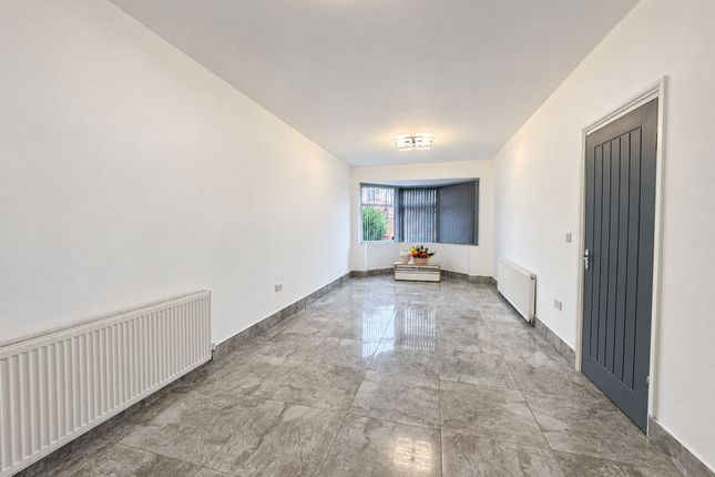 25 Swithland Avenue, Leicester photo 3