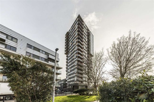 Flat for sale in Spencer Way, London