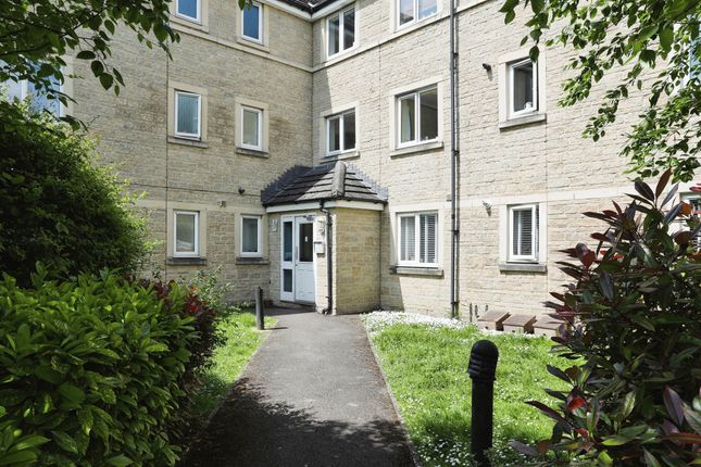 Thumbnail Flat for sale in Harrier Close, Calne