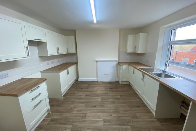 Flat to rent in Flat 1A York House, 1 Eastover, Bridgwater