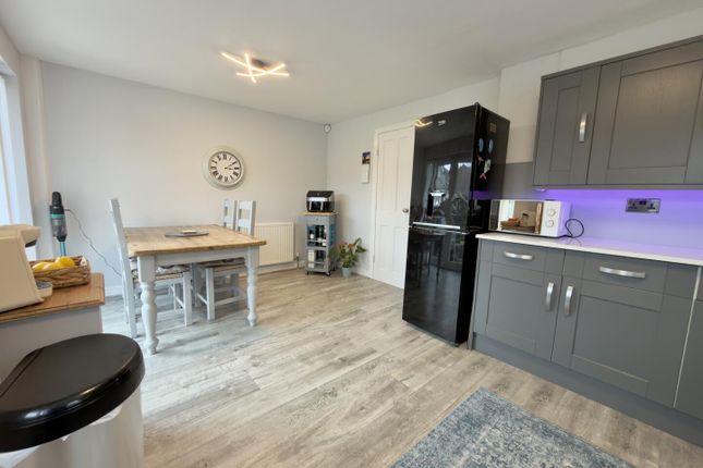 30, Hazelwood Avenue, Leeds photo 4
