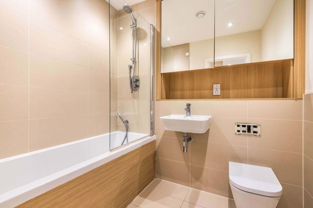 Flat 11, Hankins House, London photo 4
