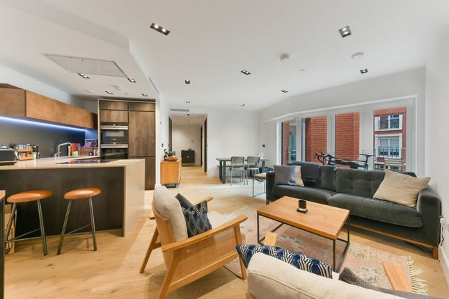 Flat for sale in Keybridge Tower, London