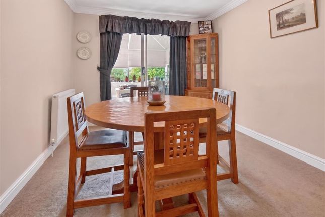 21, Whiteoak Avenue, York photo 4