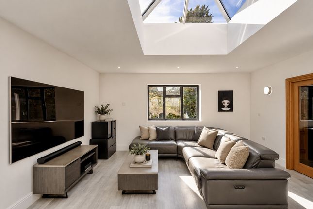 Sandpit Cottage, Weald Road, Brentwood photo 4