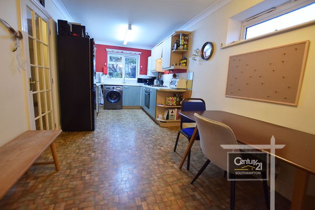 47, Roselands Gardens, SOUTHAMPTON photo 4