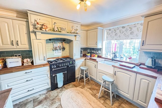 53, Station Avenue, Grimsby photo 3
