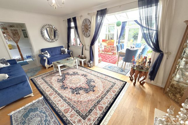25 Connaught Avenue, Barnet photo 4