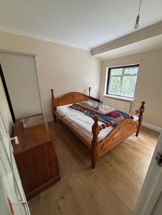 Flat 3, 616, Watford Way, London photo 4