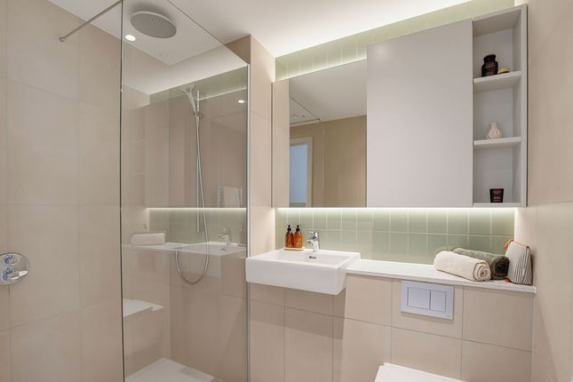 2407, Lumina House, Elephant & Castle, SE1, London photo 5
