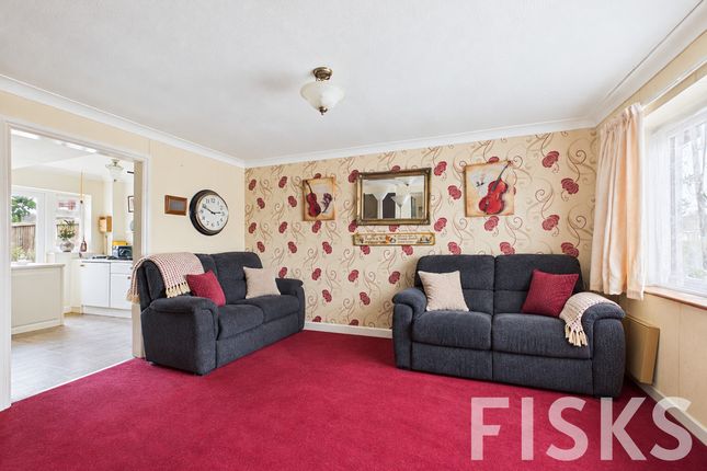 20, Lincoln Way, Canvey Island photo 2