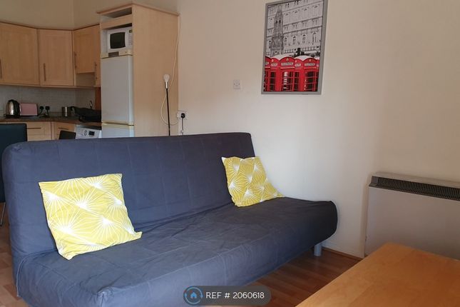 Studio to rent in Cambridge House, London