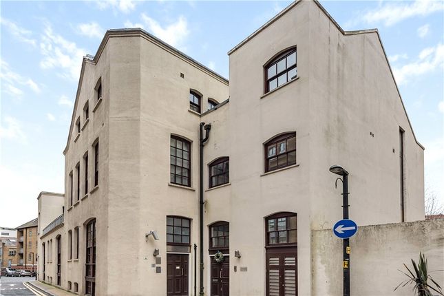 Flat to rent in St. Saviours House, 21 Bermondsey Wall West, London