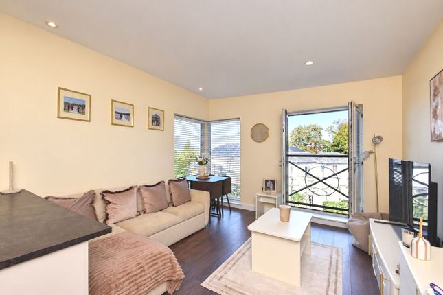 Monument View, Flat 7, 99, Baker Street, Weybridge photo 4
