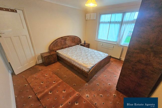 14, Haslemere Avenue, Hounslow photo 4