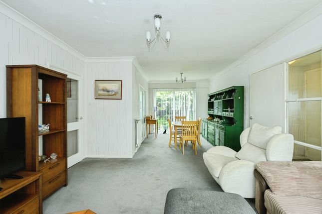 2, Ash Close, Redhill photo 4