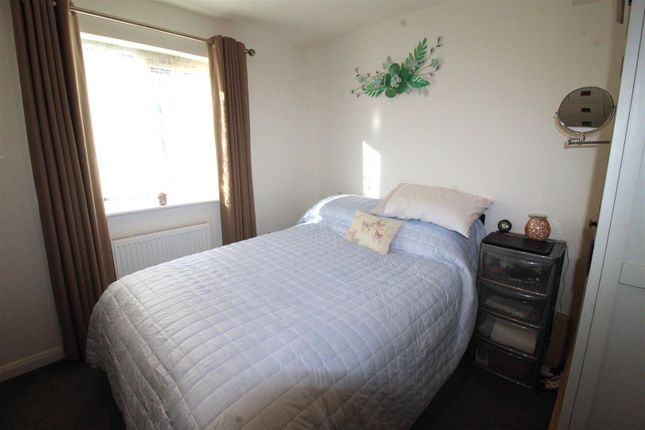39, Seaview Park, Sheerness photo 5