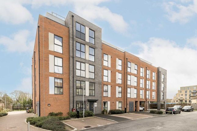 Thumbnail Flat for sale in Gilding Way, Southall
