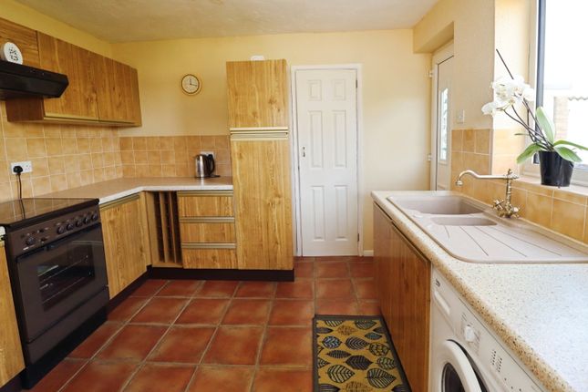 37, Bradbury Avenue, Lincoln photo 4
