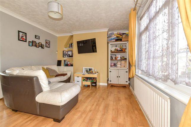 Milner Crescent Aylesham, Canterbury photo 2