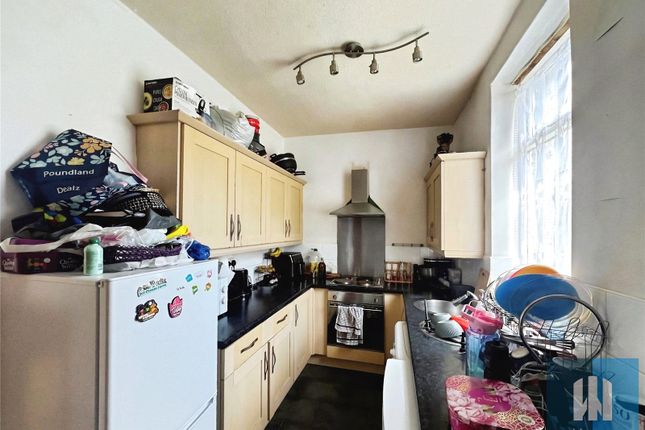 8, Diamond Street, Huddersfield photo 2
