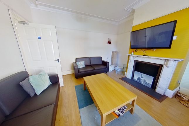 11 Victoria Road, Leeds photo 4